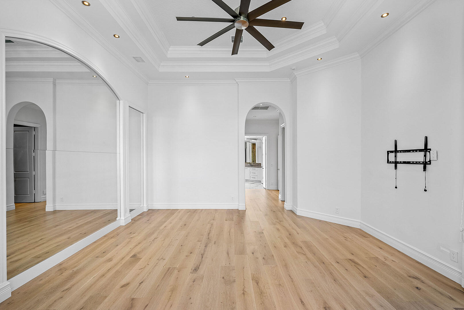 ROYAL PALM YACHT & COUNTRY CLUB - Residential