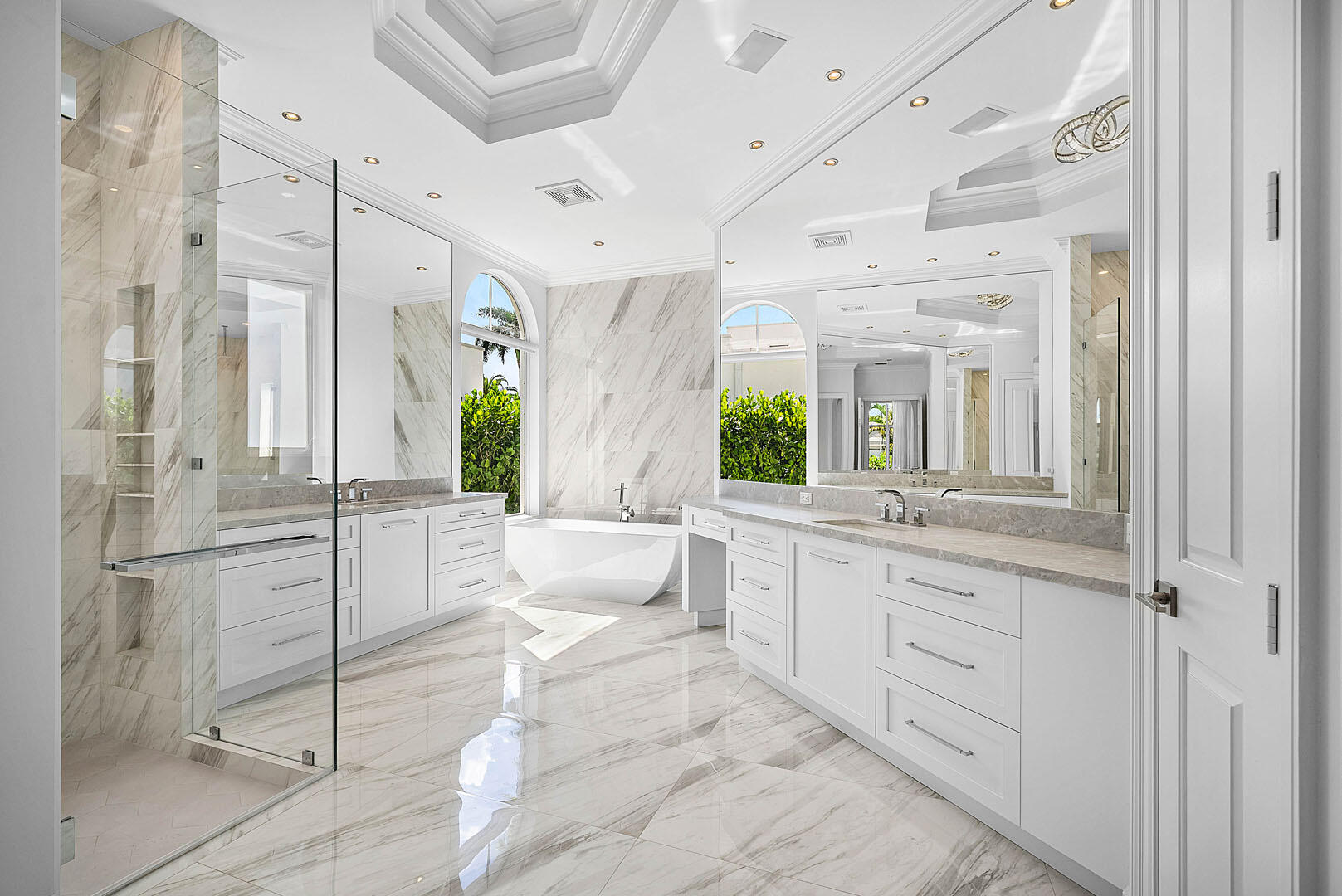 ROYAL PALM YACHT & COUNTRY CLUB - Residential