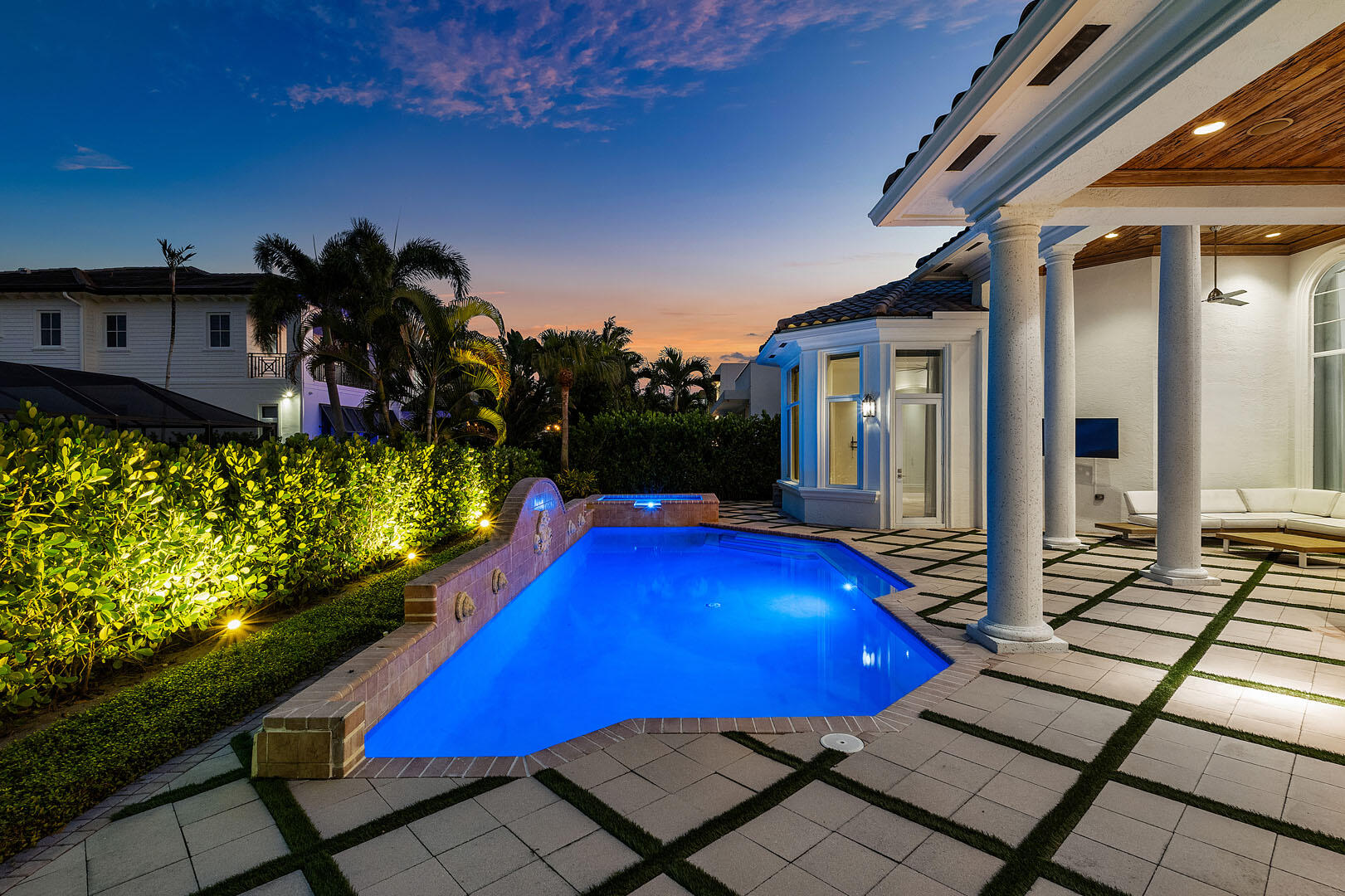 ROYAL PALM YACHT & COUNTRY CLUB - Residential