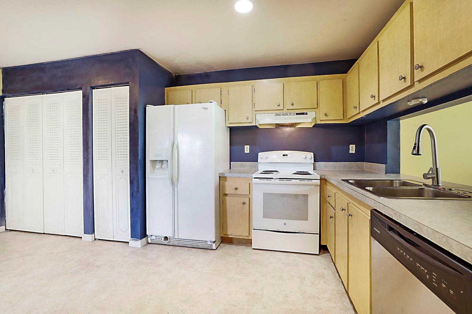 VILLAGES OF HILLSBORO SEC - Residential