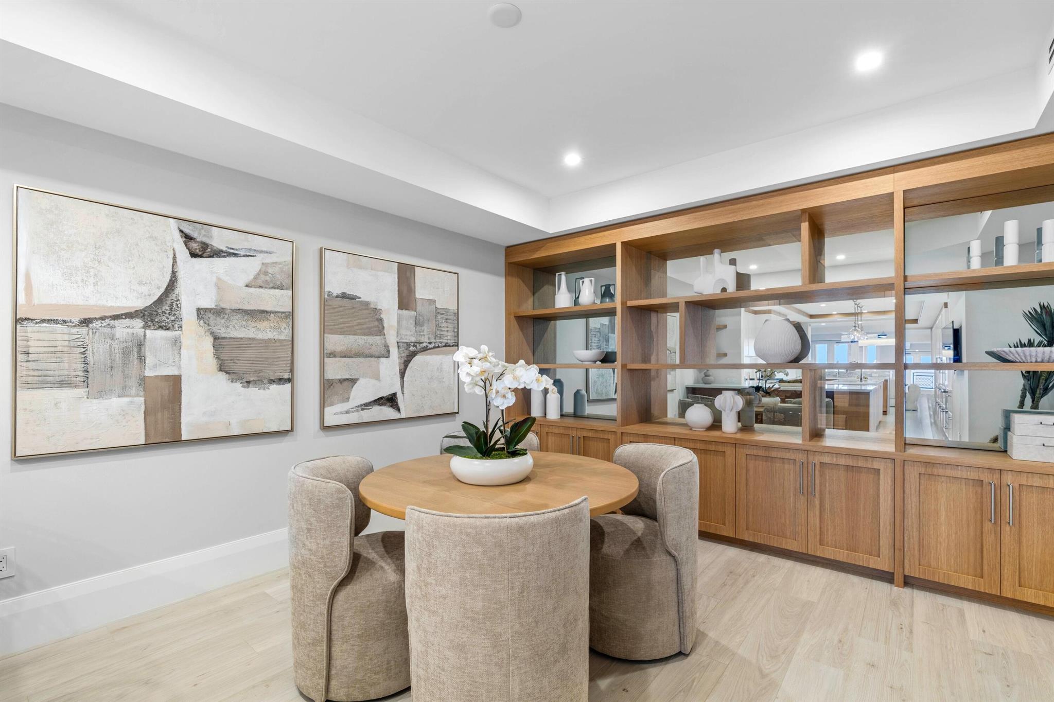 LUXURIA CONDO - Residential