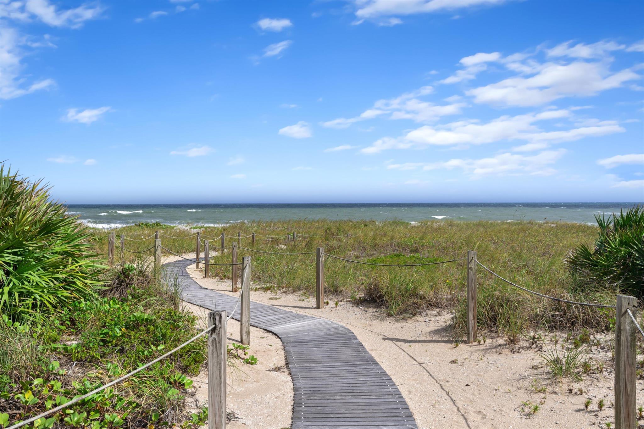 LUXURIA CONDO - Residential