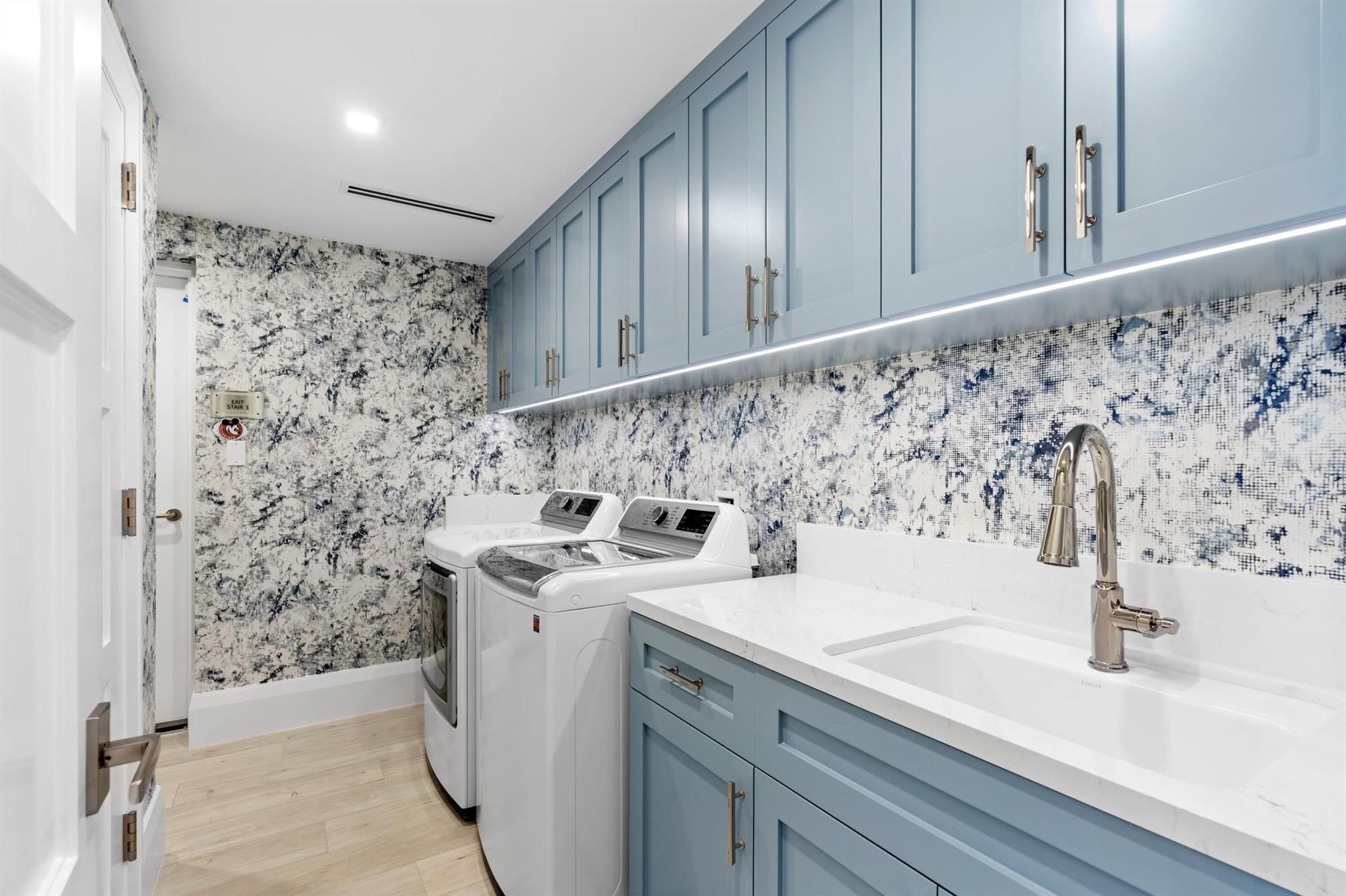 LUXURIA CONDO - Residential