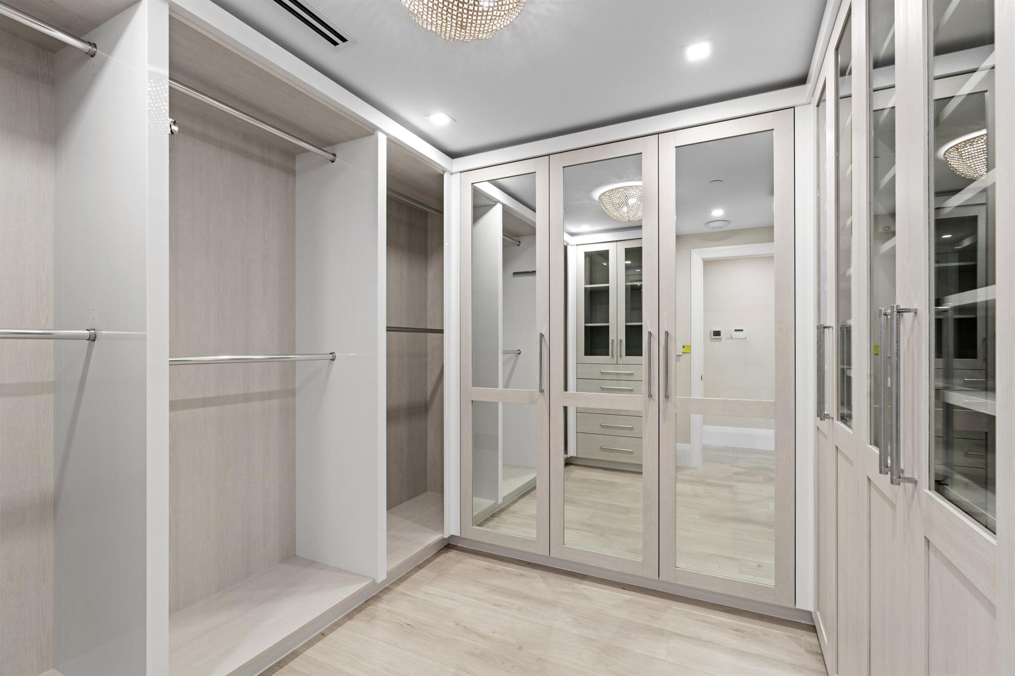 LUXURIA CONDO - Residential