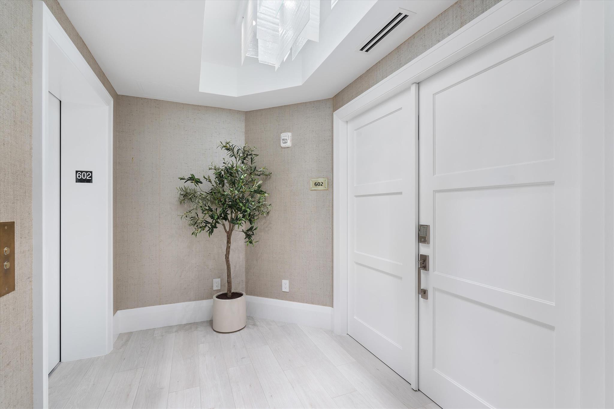 LUXURIA CONDO - Residential