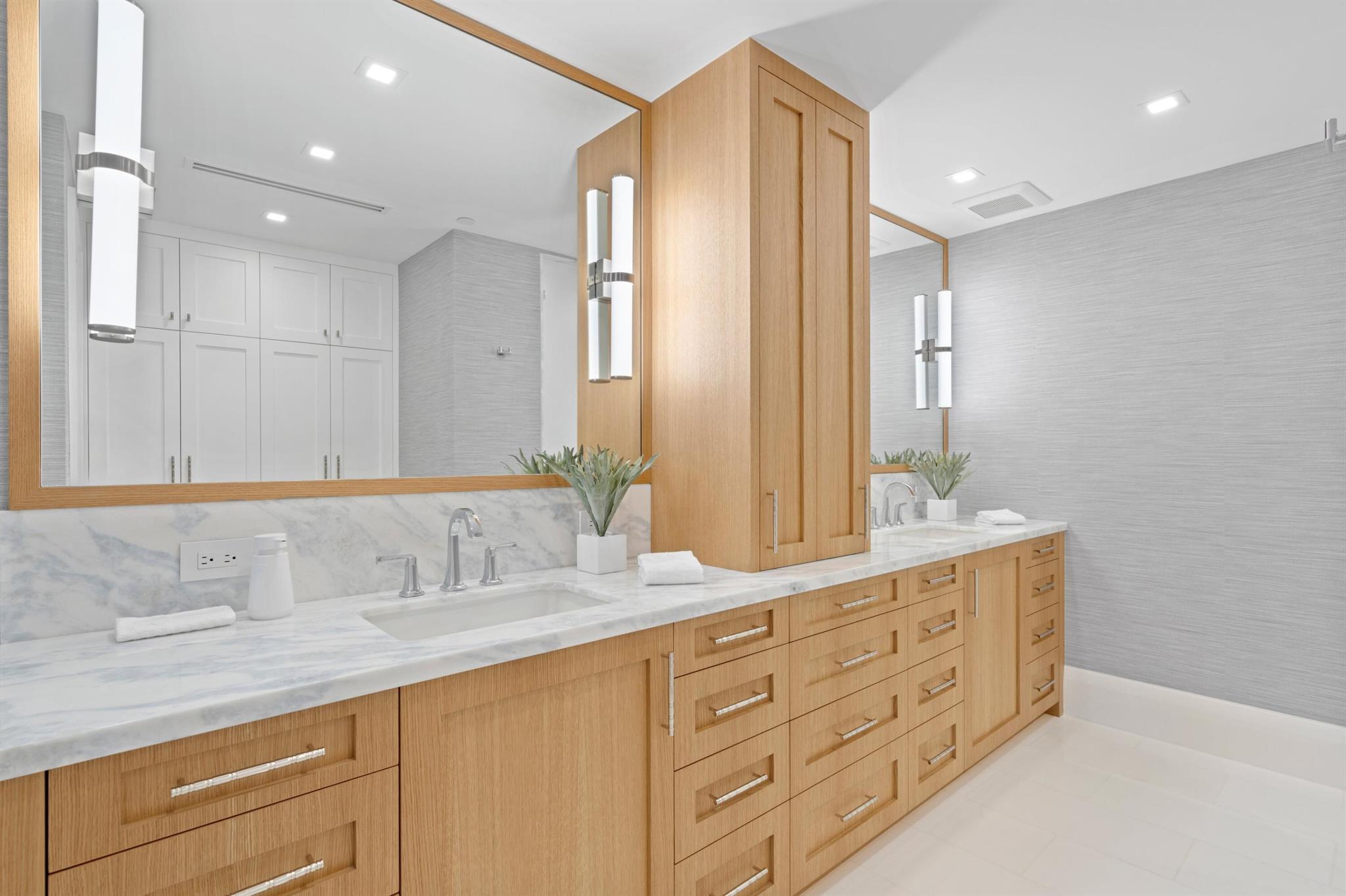 LUXURIA CONDO - Residential