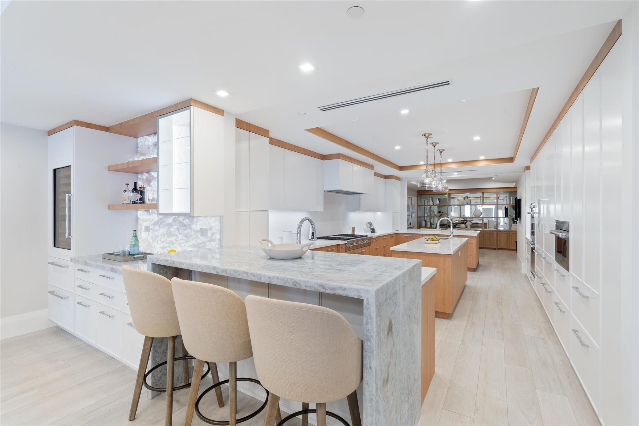 LUXURIA CONDO - Residential