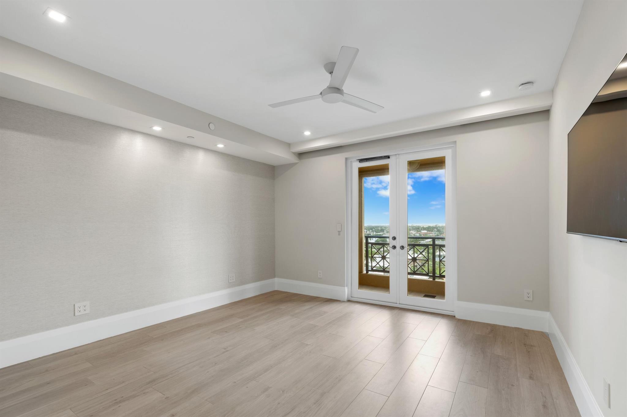 LUXURIA CONDO - Residential