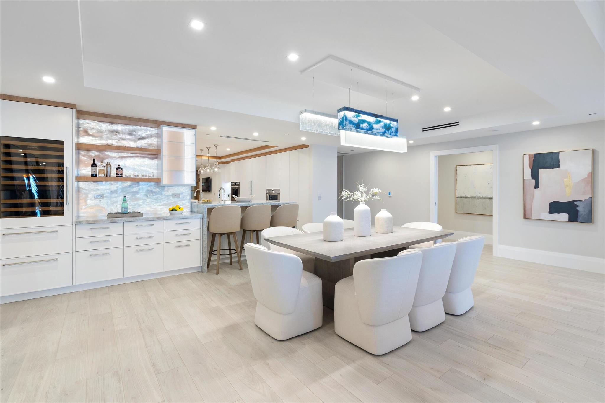 LUXURIA CONDO - Residential