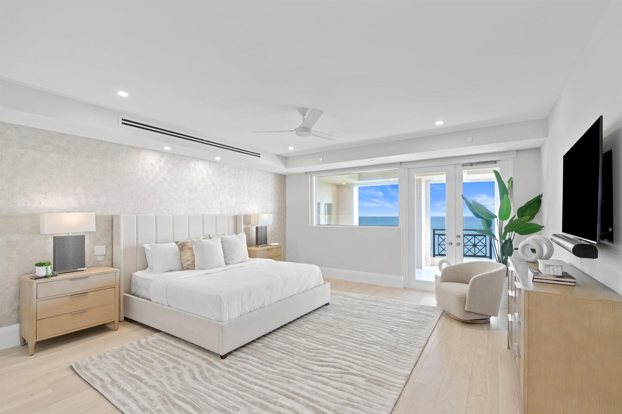 LUXURIA CONDO - Residential