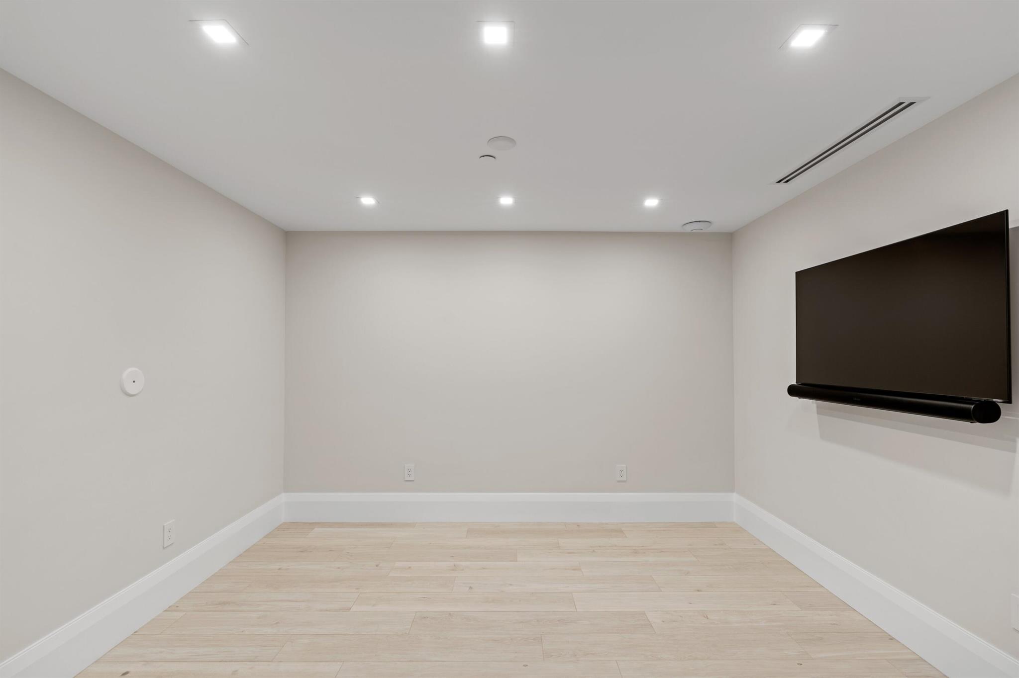 LUXURIA CONDO - Residential