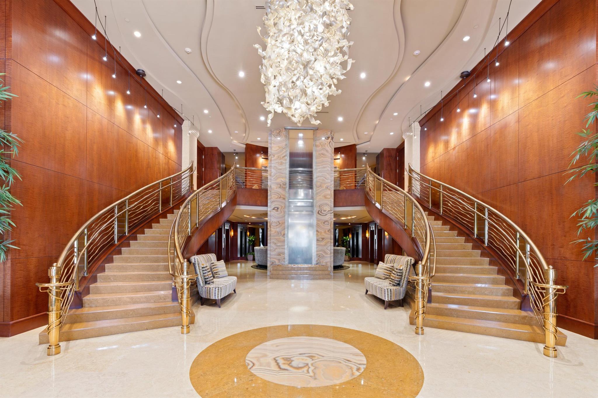 LUXURIA CONDO - Residential