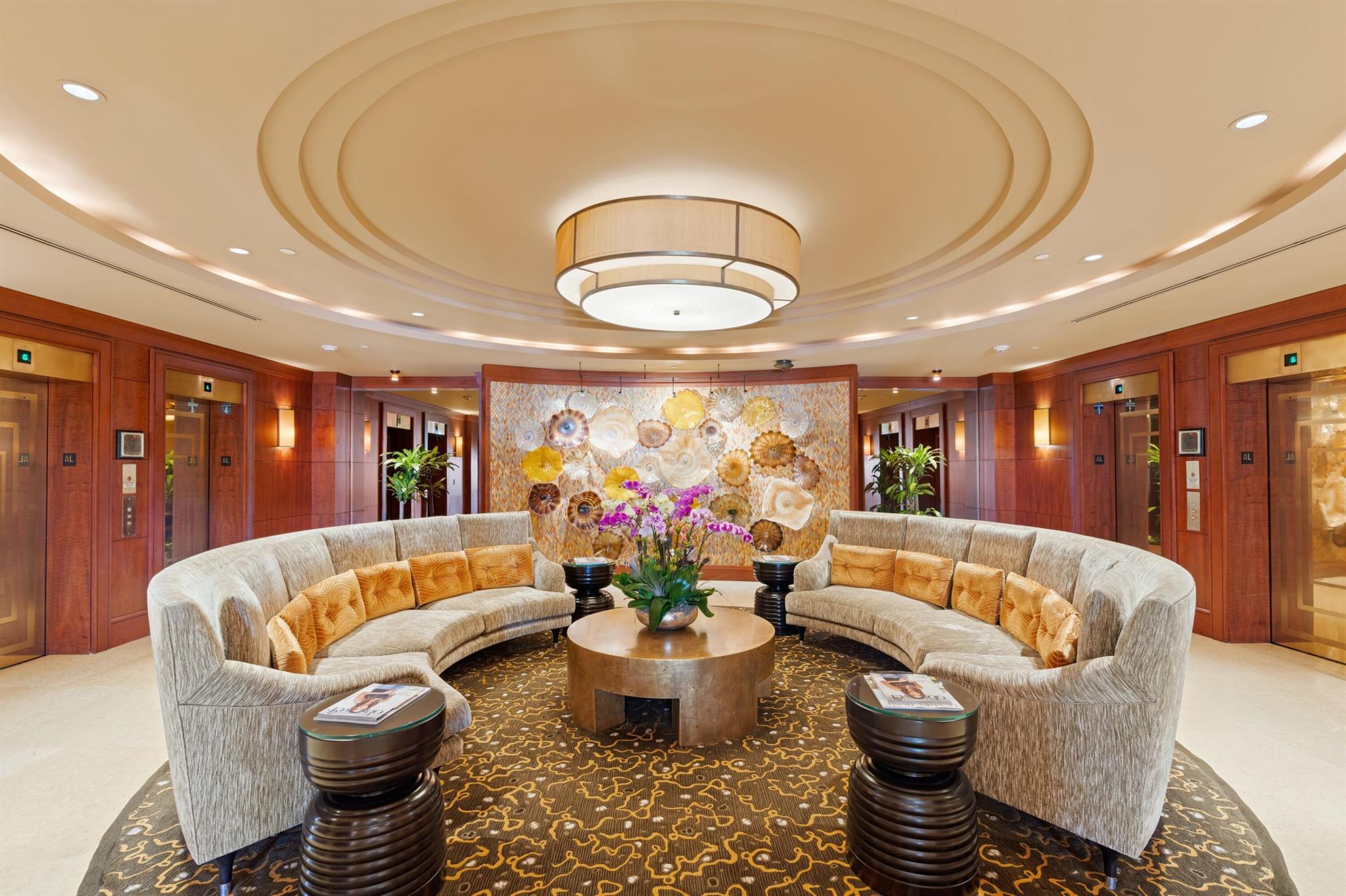 LUXURIA CONDO - Residential