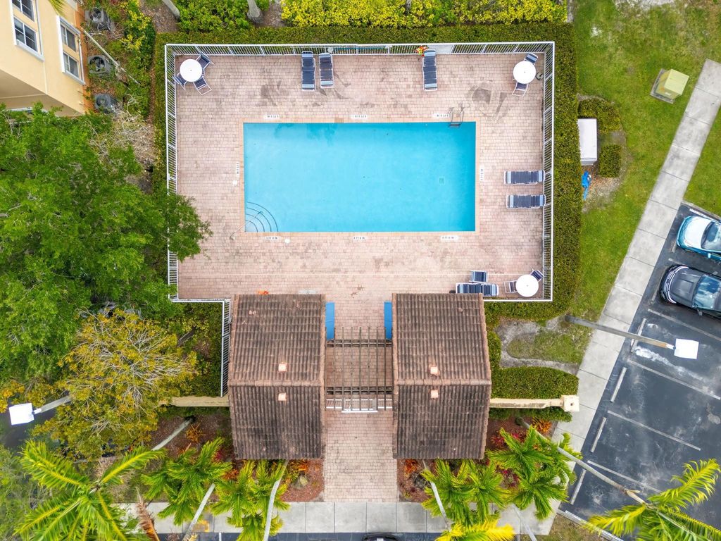 Photo of 100 S Jacaranda C.C. #200, Plantation, FL 33324 (MLS # F10496459)