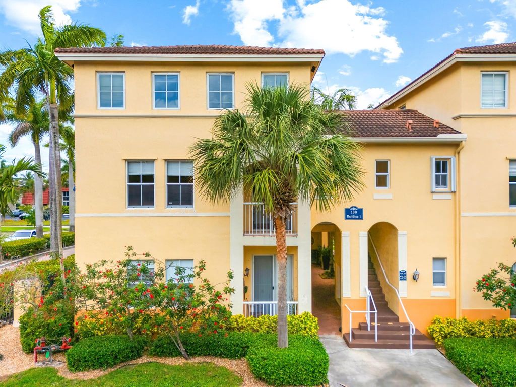 Photo of 100 S Jacaranda C.C. #200, Plantation, FL 33324 (MLS # F10496459)