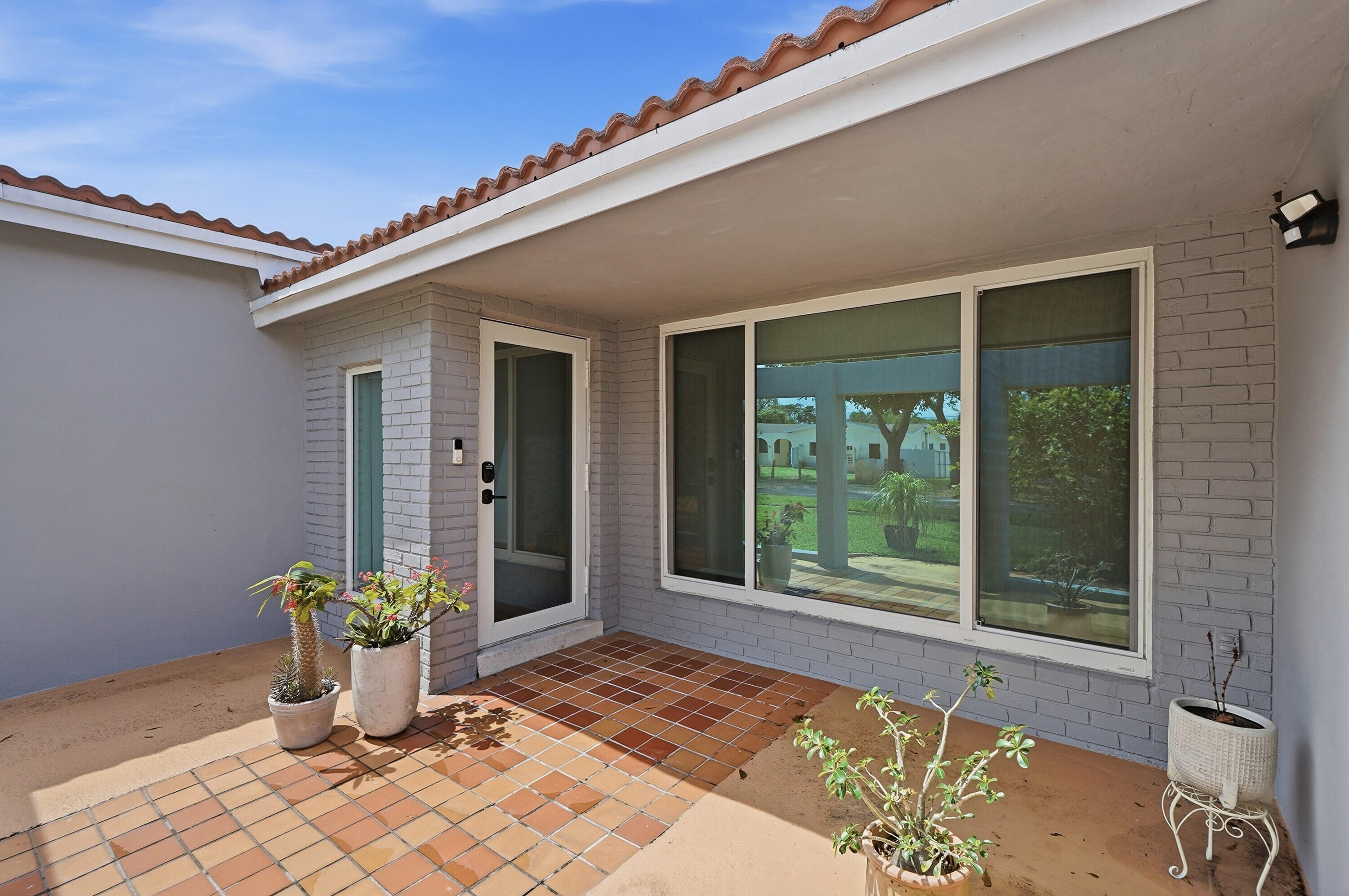 View photos, virtual tours, details... 5261 SW 89th Avenue