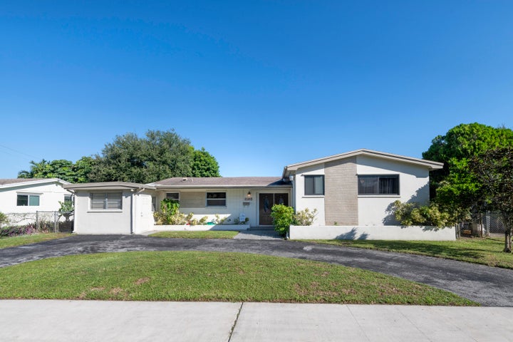 Photo 1 of 31 — 1185 NE 176TH Street, North Miami Beach, FL 33162