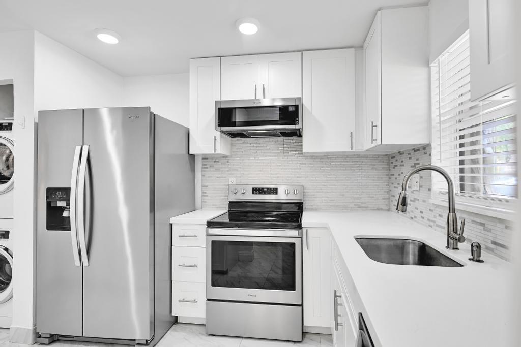 Beautifully updated 1 bed, 1.5 bath condo in the heart of Sunrise! Features include modern flooring, renovated kitchen with updated appliances, and refreshed bathrooms. Enjoy serene lake views and access to fantastic amenities such as a club room, pool, fitness center, and more. Conveniently located near shopping, dining, and major highways. A must see!
Minimum credit score of 725 per applicant
Minimum income $37,500
Special assessment of $46.32 per month