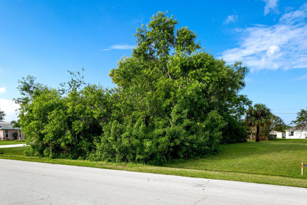 Photo of 2212 SE Charleston Drive, Port Saint Lucie, FL 34952 (MLS # R10946419)