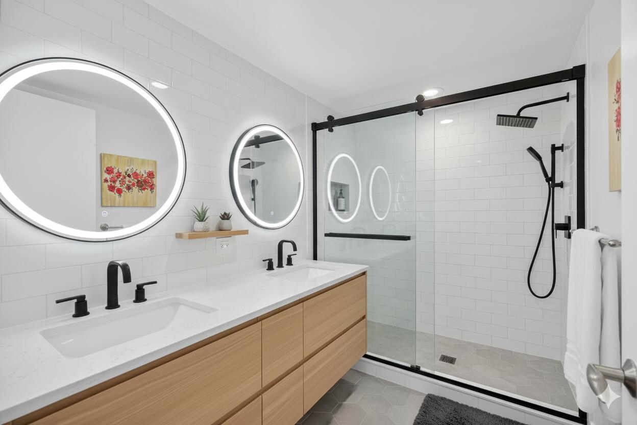 AMERICAS ON THE PARK CONDO - Residential