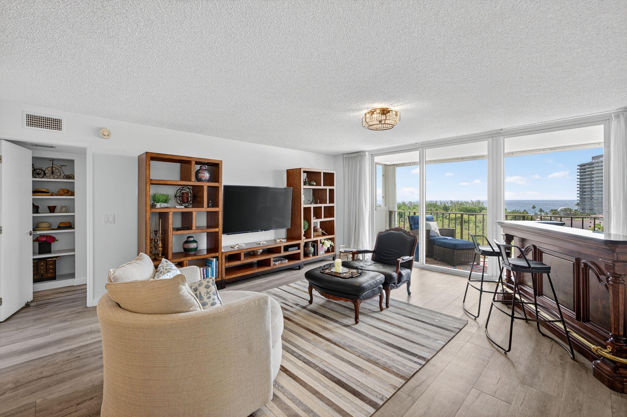 AMERICAS ON THE PARK CONDO - Residential