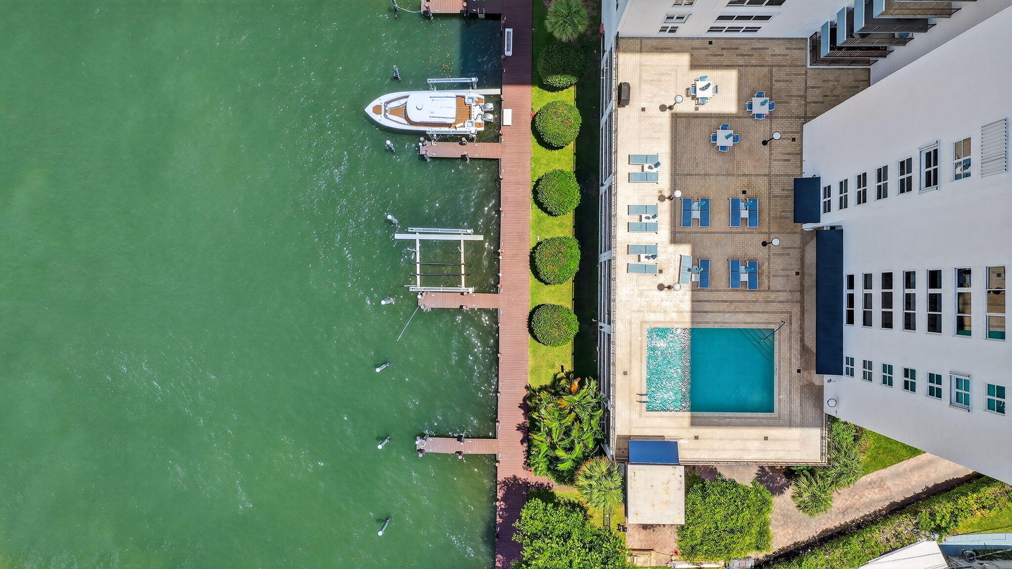 AMERICAS ON THE PARK CONDO - Residential