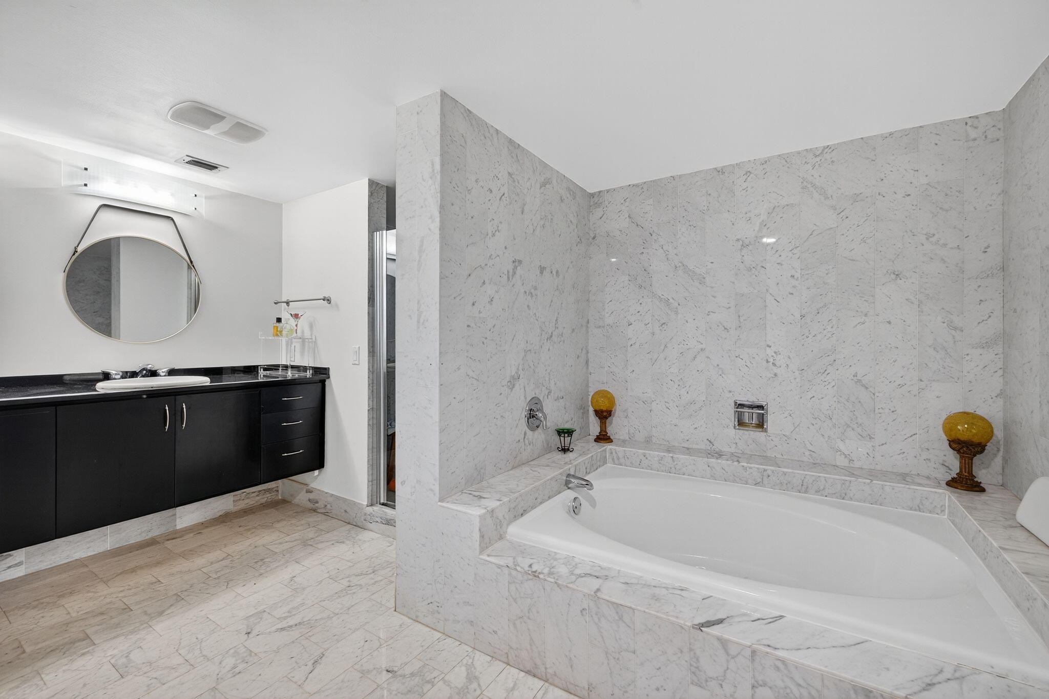 AMERICAS ON THE PARK CONDO - Residential