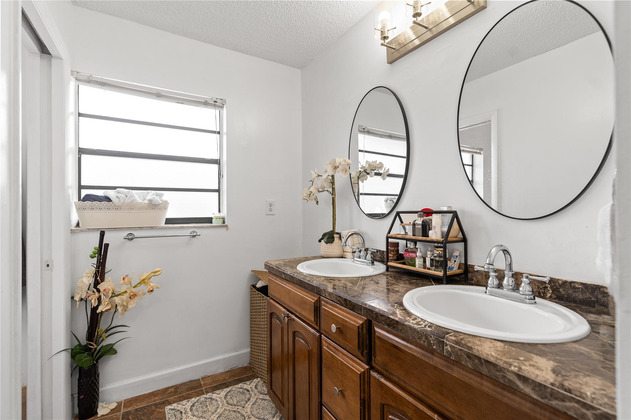 NORTHWOOD - Residential