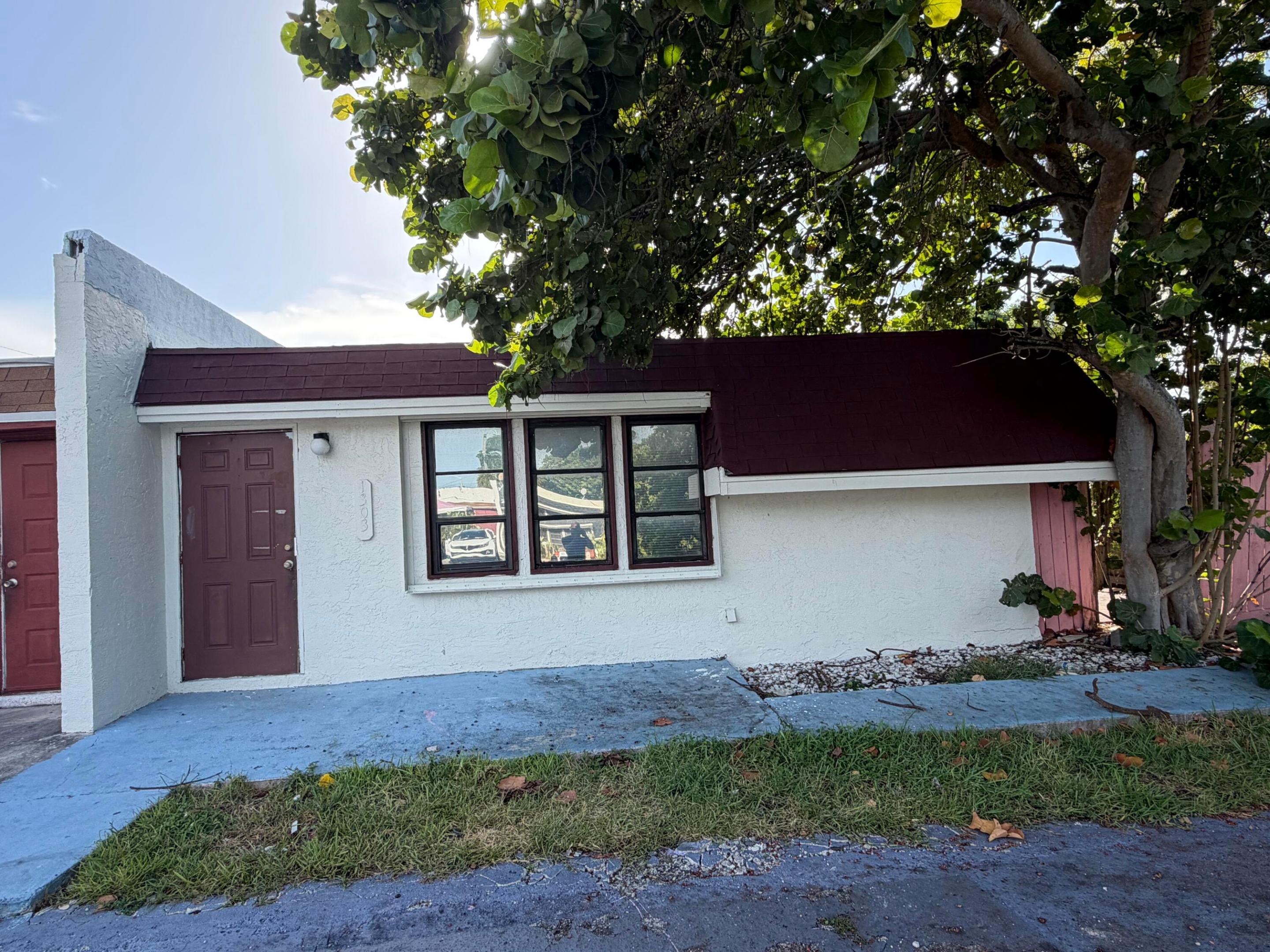 1303 NW 8TH Avenue