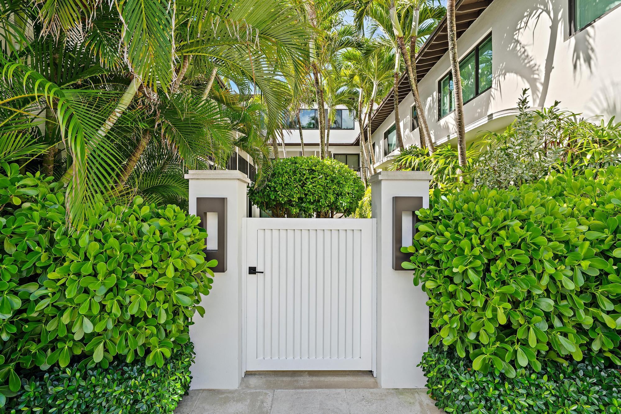 122 Peruvian Avenue 16