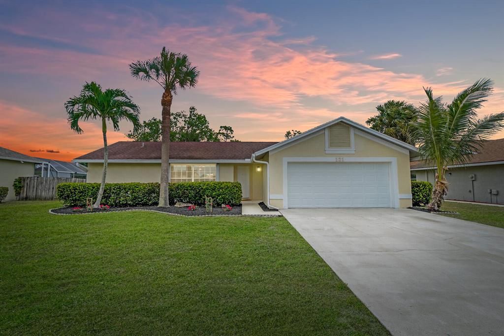 Photo of 121 Kings Way, Royal Palm Beach, FL 33411 (MLS # R10882568)