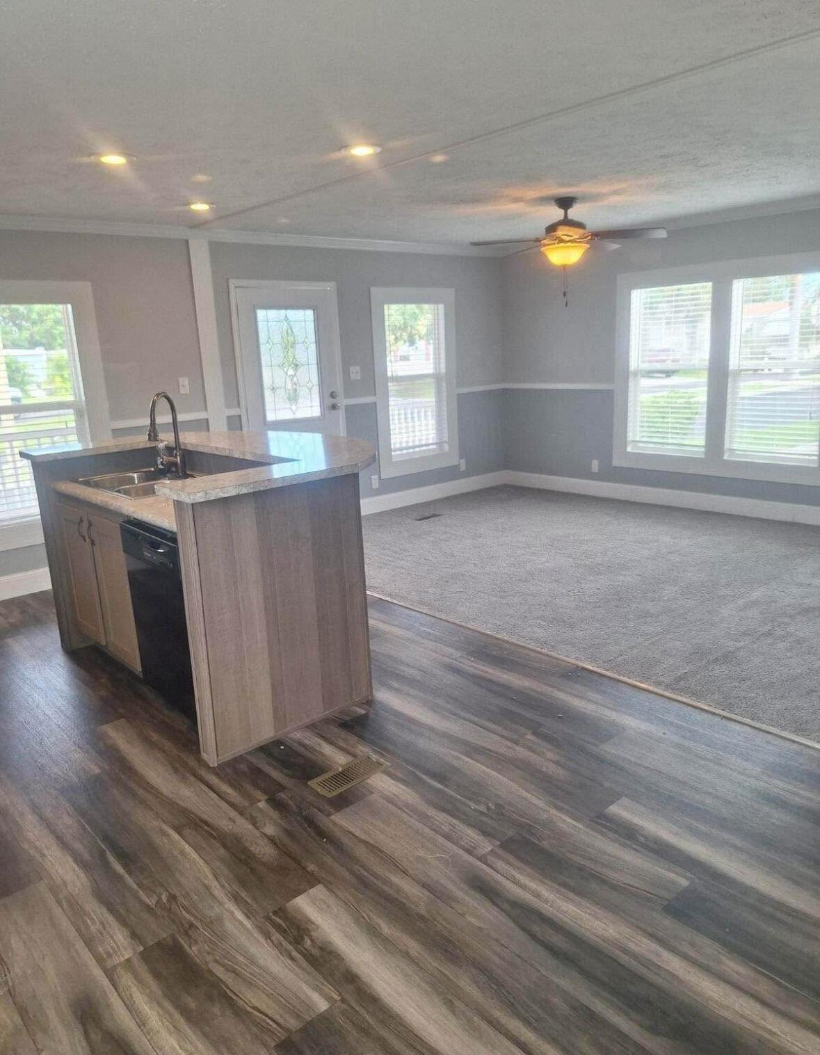 SANDHILL SHORES - Residential