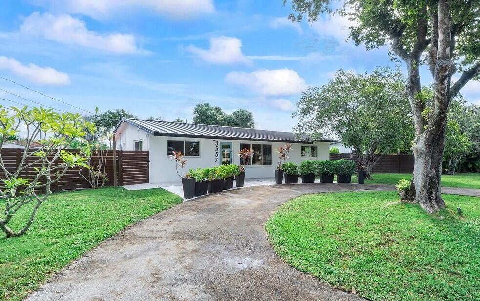 Photo of 3557 LLOYD Drive, Oakland Park, FL 33309 (MLS # B26071303)