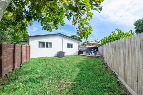 Tiny photo for 3557 LLOYD Drive, Oakland Park, FL 33309 (MLS # B26071303)