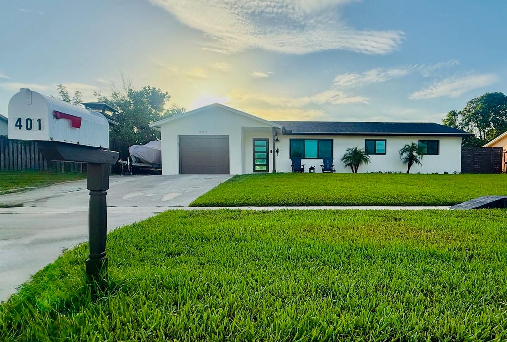 Photo of 401 CIRCLE E, Jupiter, FL 33458 (MLS # B26090803)
