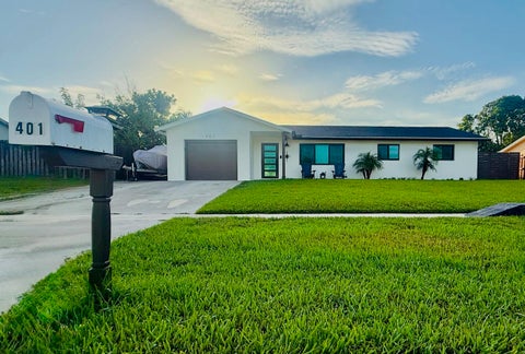 Photo of 401 CIRCLE E, Jupiter, FL 33458 (MLS # B26090803)