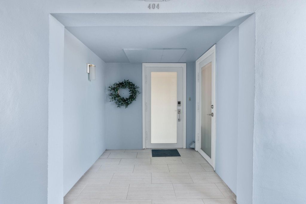 Photo of 2829 NE 33rd Court #404, Fort Lauderdale, FL 33306 (MLS # F10504623)