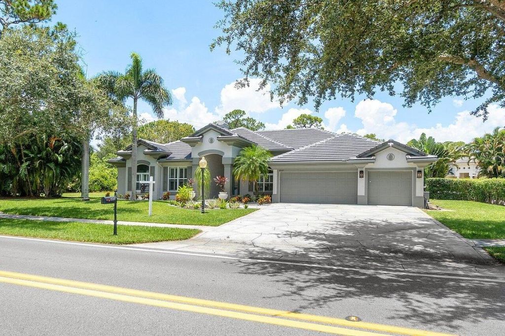 Photo of 8369 SE Island Way, Jupiter, FL 33458 (MLS # R11157039)