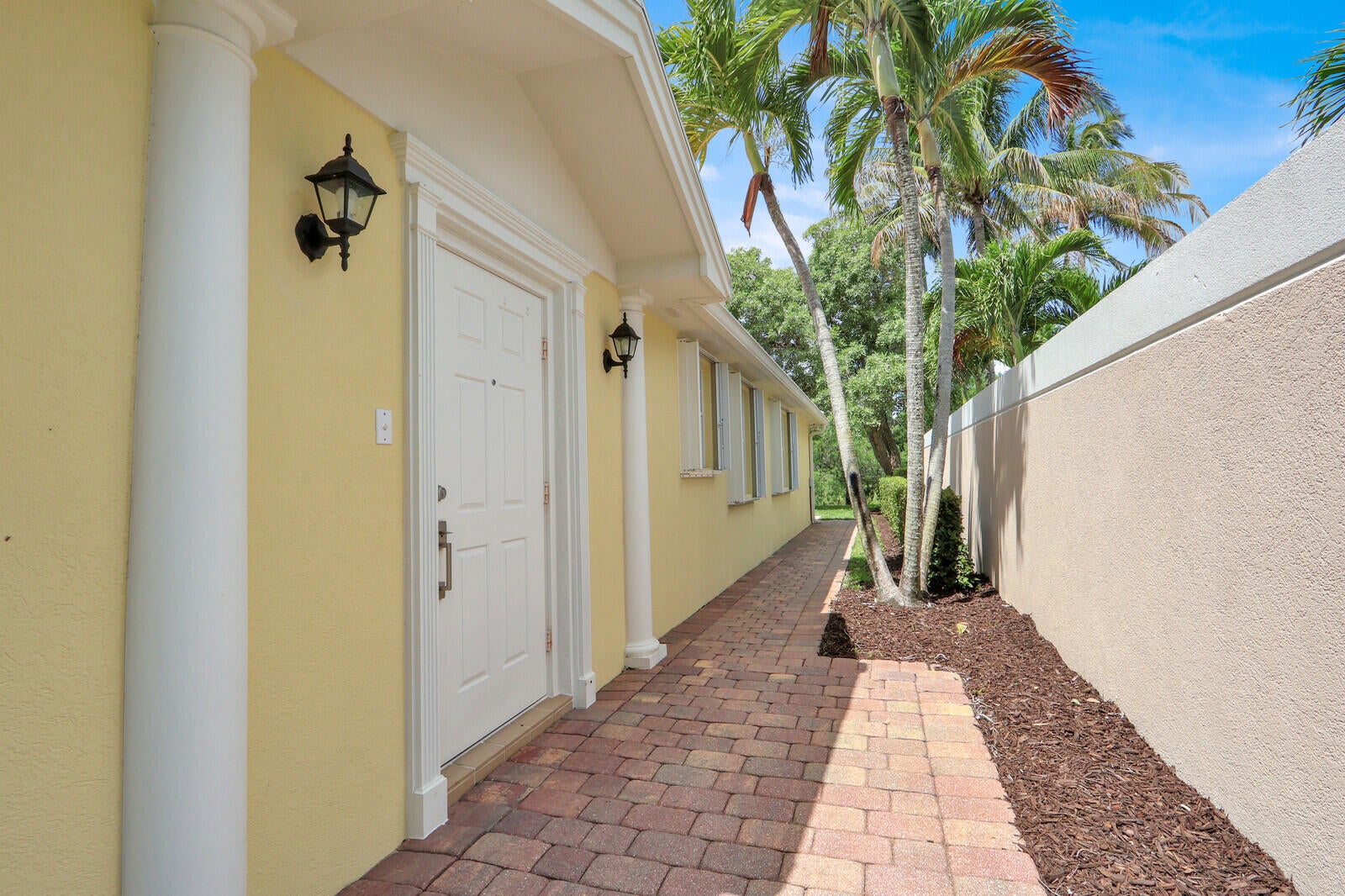 5181 Magnolia Bay Circle