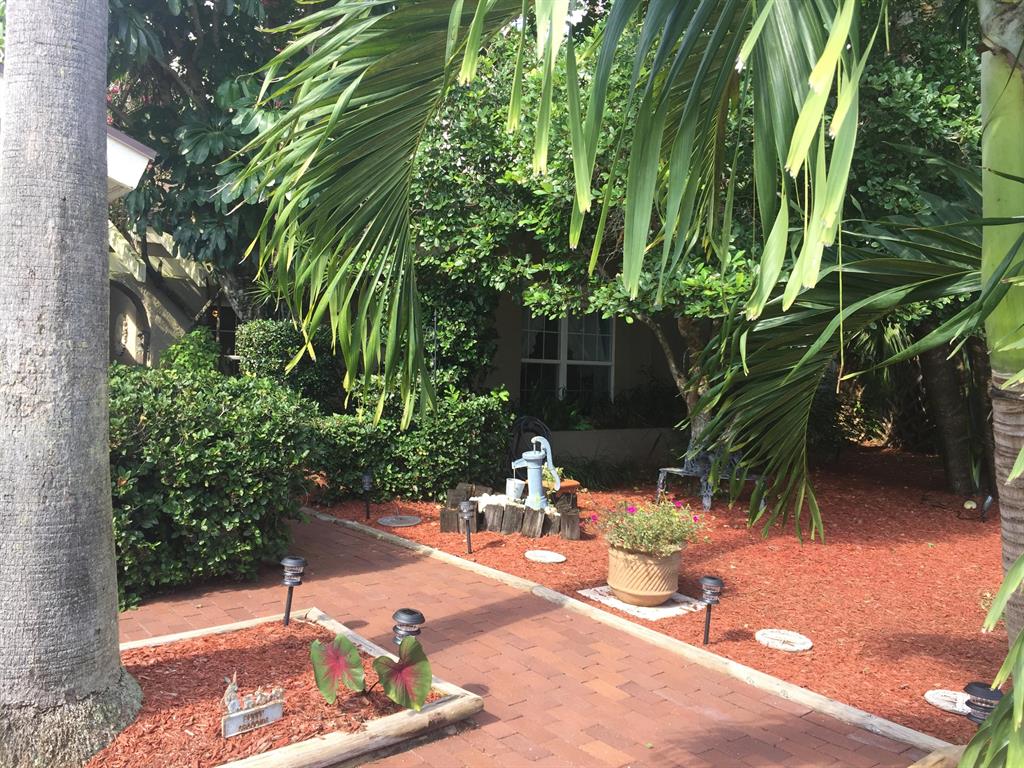 PINEWOOD EAST 2 OF WELLINGTON - Residential