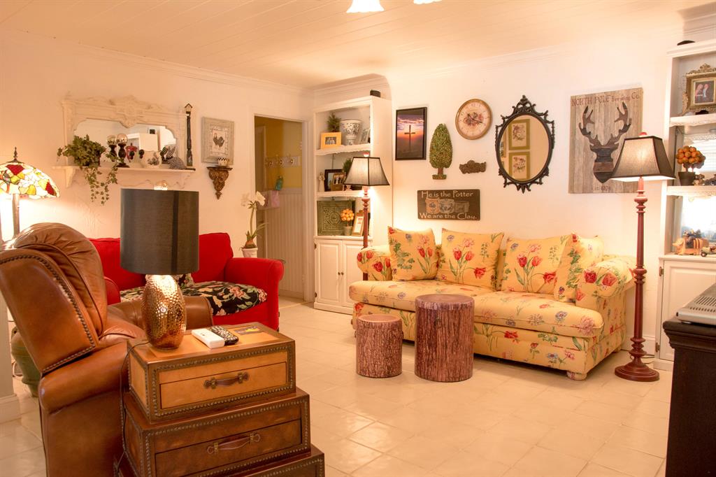 PINEWOOD EAST 2 OF WELLINGTON - Residential