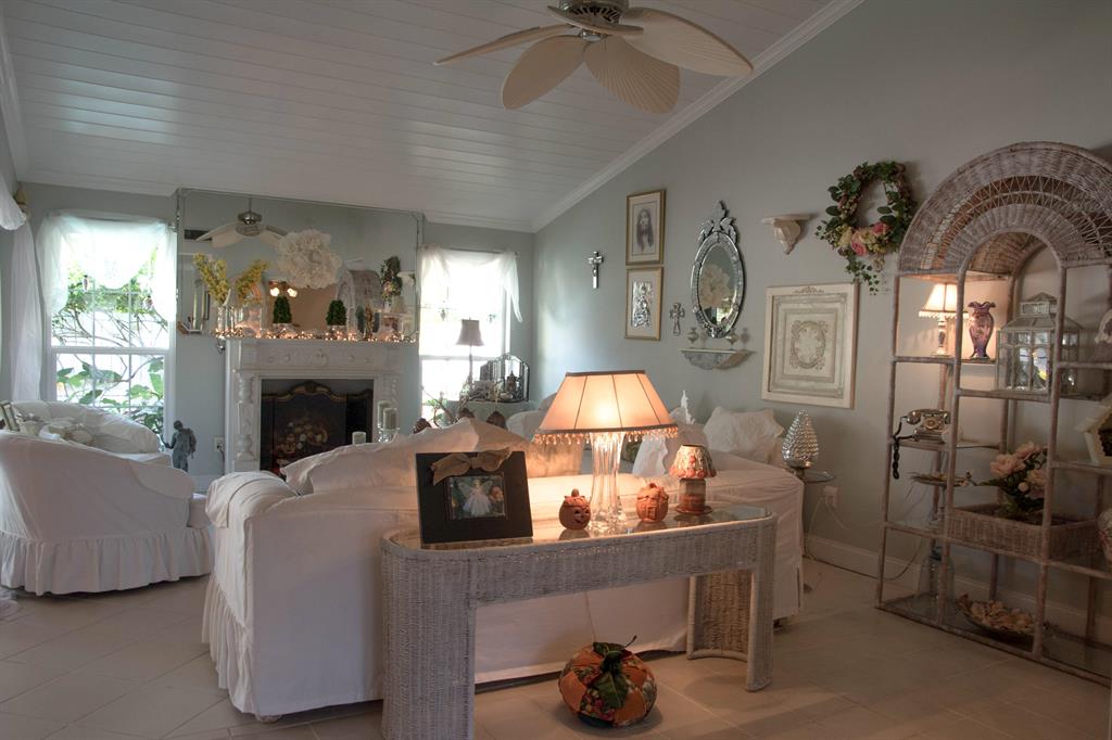 PINEWOOD EAST 2 OF WELLINGTON - Residential