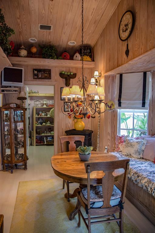 PINEWOOD EAST 2 OF WELLINGTON - Residential