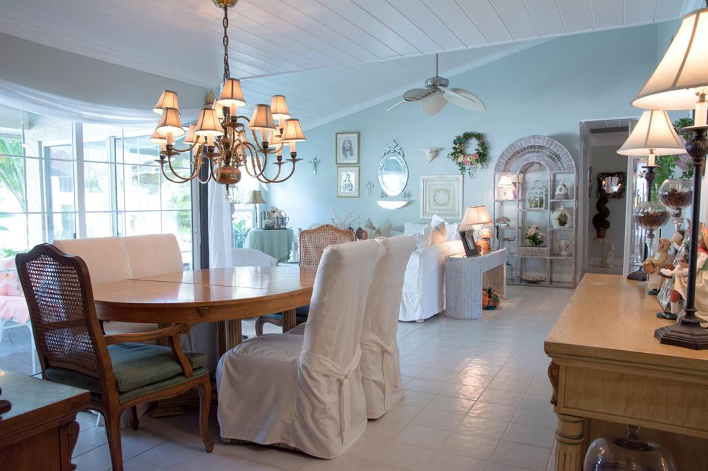 PINEWOOD EAST 2 OF WELLINGTON - Residential