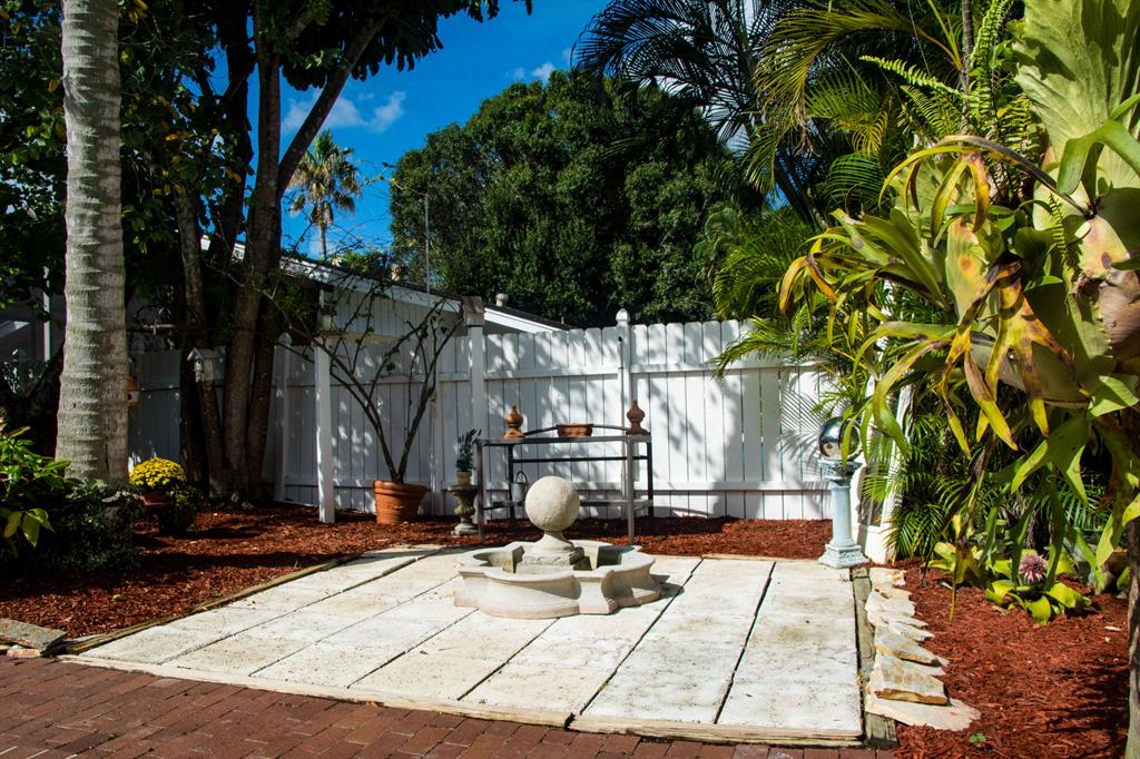 PINEWOOD EAST 2 OF WELLINGTON - Residential