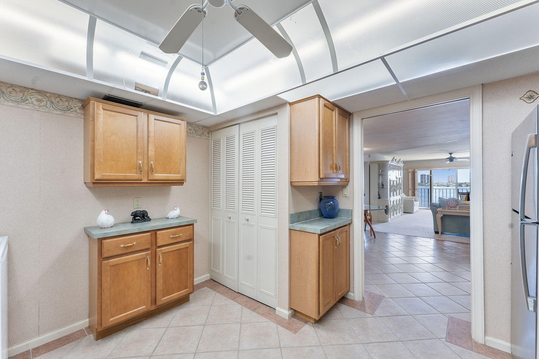 LAKE HARBOUR TOWERS CONDO - Residential