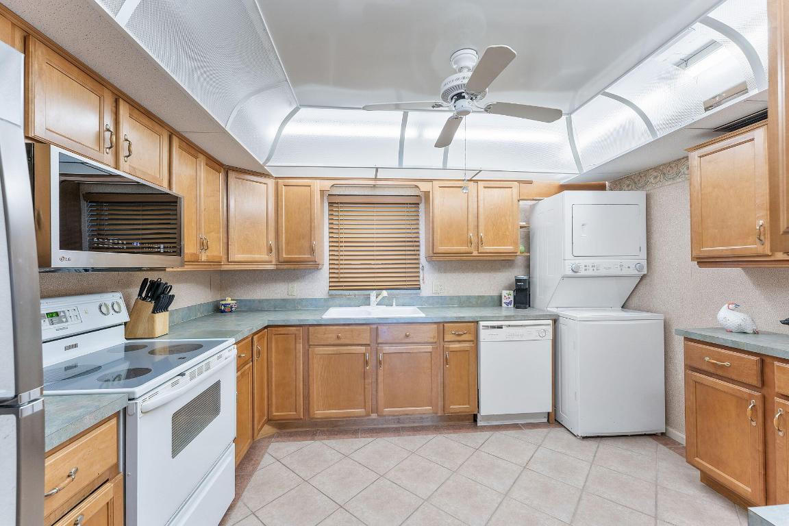 LAKE HARBOUR TOWERS CONDO - Residential