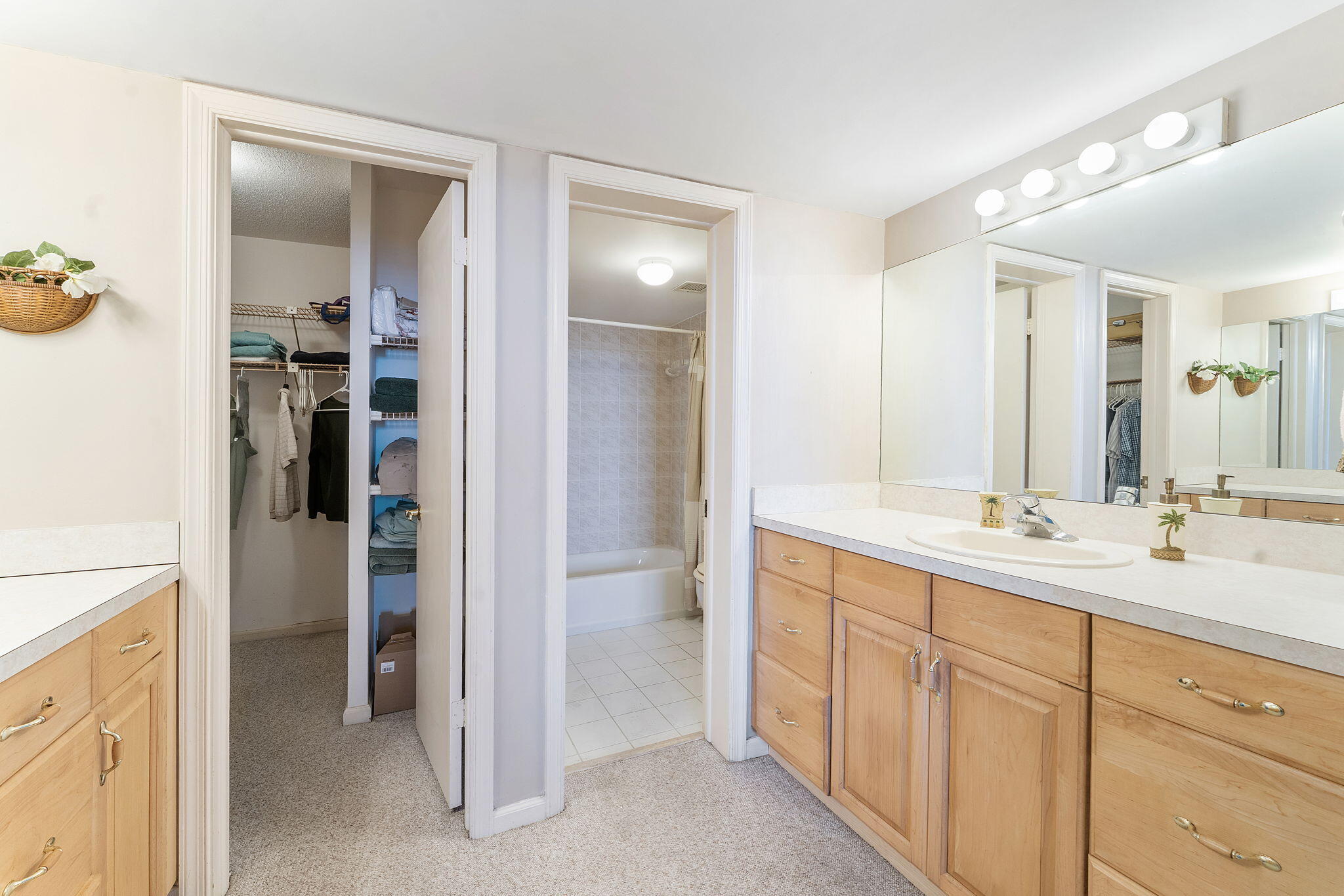 LAKE HARBOUR TOWERS CONDO - Residential