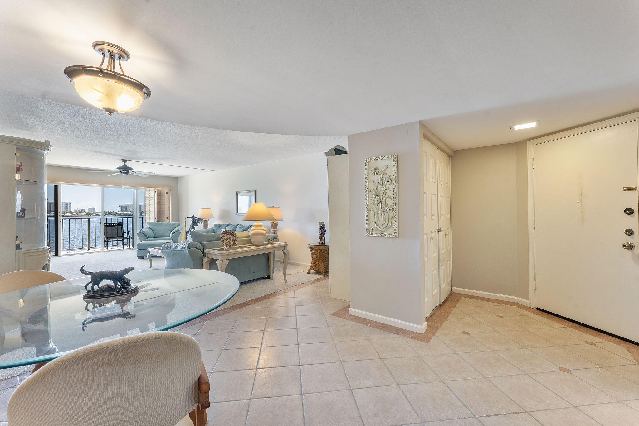 LAKE HARBOUR TOWERS CONDO - Residential