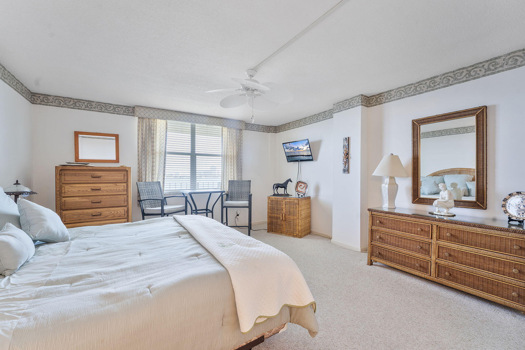 LAKE HARBOUR TOWERS CONDO - Residential